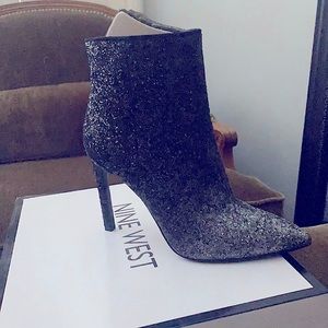 Black glitter ankle booties 7M